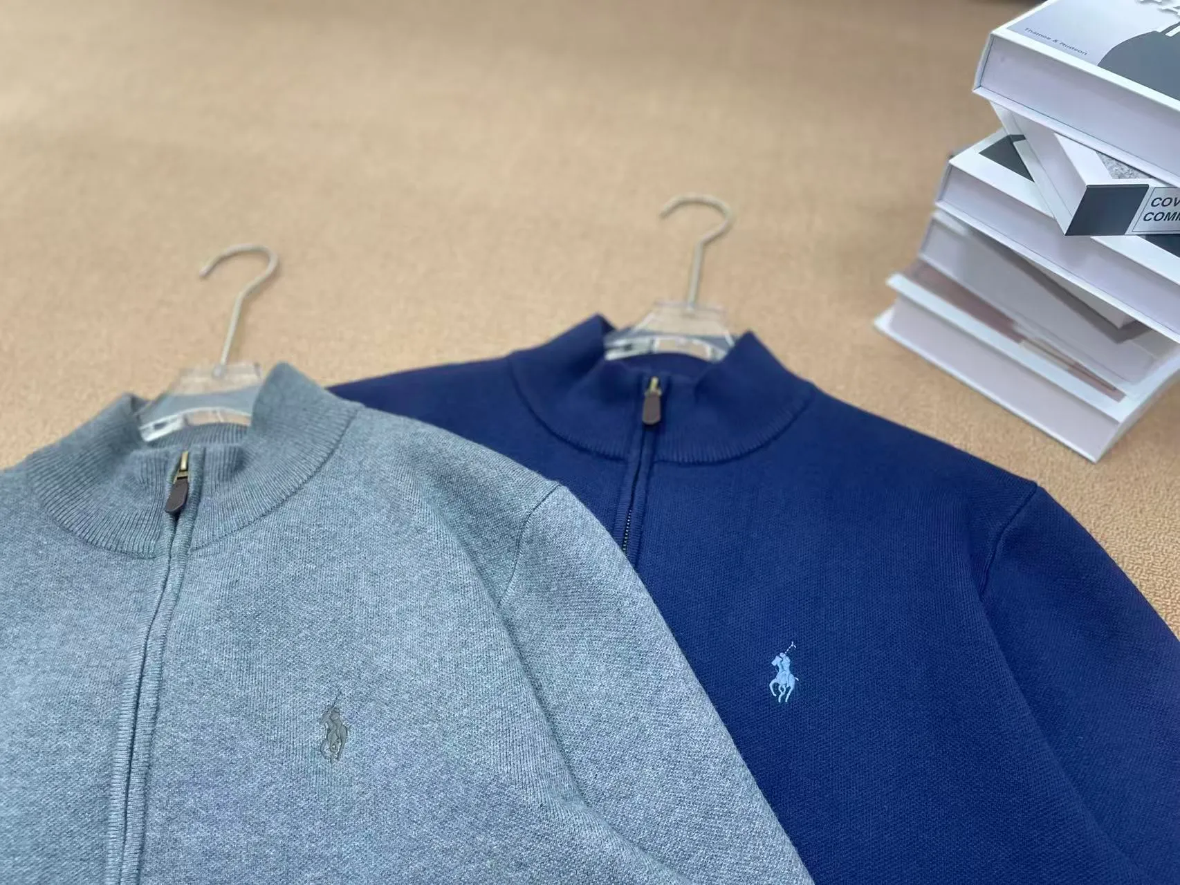 Ralph‑Lauren ｜ • ： ，Gray、Navy Blue • ： Classic logo， ， ； ， ， • ： ， Same Style， ， • ： ， ， ， Breathable 1 Classic ： ， ， ， 。 ， 。 2 ： ， ， ， Retro 。 3 ：Gray ； Blue Retro ， Versatile 。 Sizes-2xl
